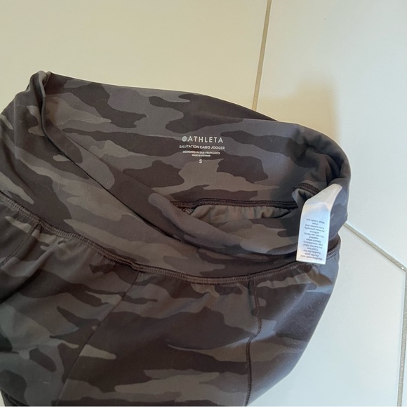 Athleta Salutation Camo Jogger Small Black Pants Legging - Picture 2 of 4